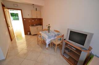 Апартаменты Apartments Djurovic Котор Номер-студио с балконом и видом на море (для 3 взрослых)-5