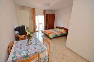 Апартаменты Apartments Djurovic Котор Номер-студио с балконом и видом на море (для 3 взрослых)-11