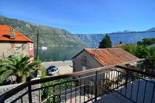 Апартаменты Apartments Djurovic Котор Апартаменты с 1 спальней, балконом и видом на море (для 3 взрослых)-2